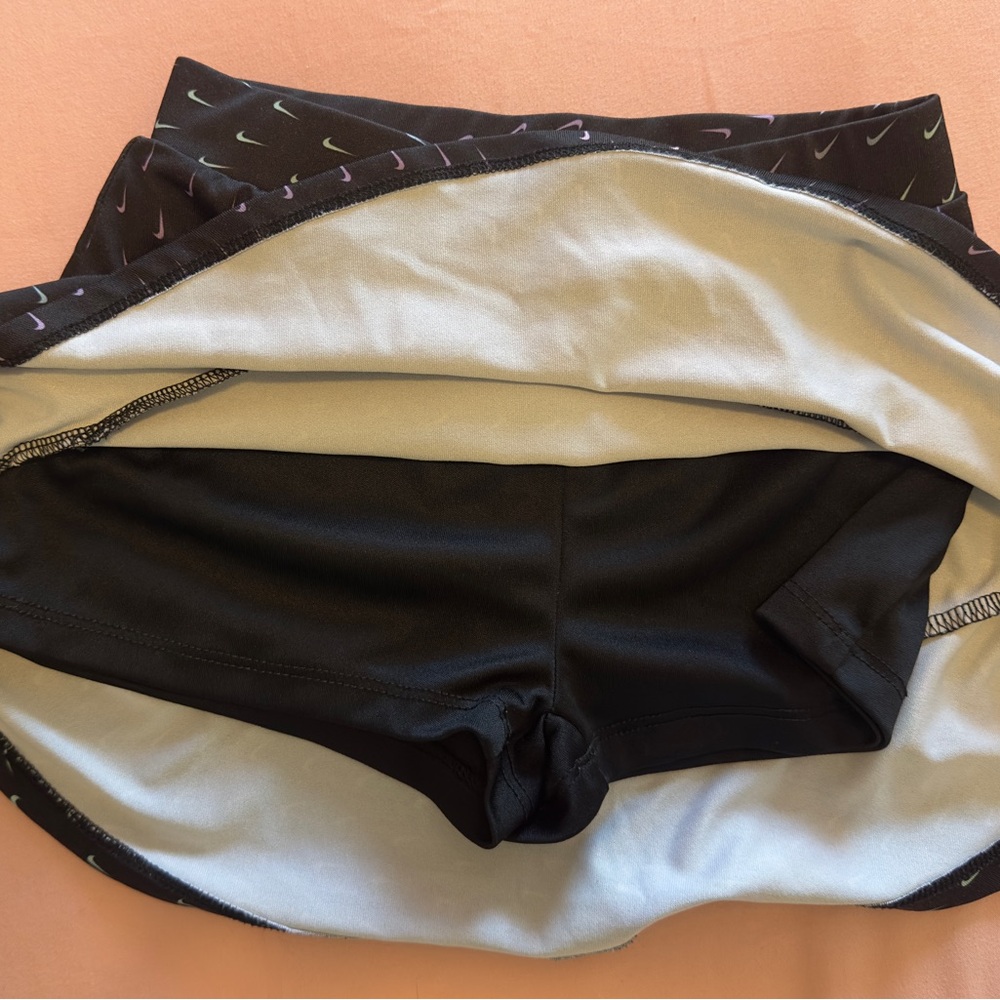 EUC Girls Nike Skort Size 6/Medium - Picture 2 of 3